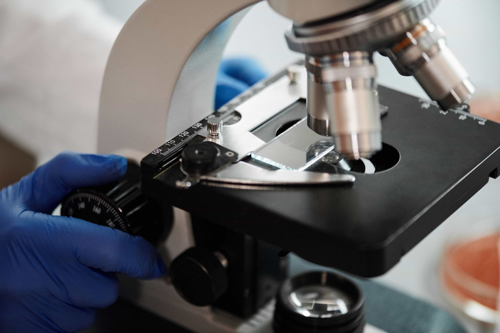 Healthcare environment supporting Canadian medical market localisation